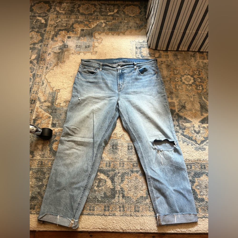 2 pairs women’s Old Navy jeans - Picture 3 of 10